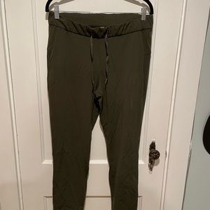 Lululemon on the fly pants